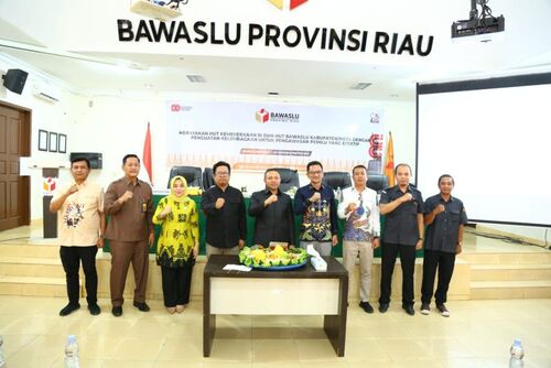 Gubernur Riau (Gubri), Abdul Wahid, menghadiri peringatan HUT Bawaslu Kabupaten/Kota se-Riau. (Foto: Media Center Riau)