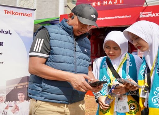 Telkomsel layani jemaah Haji sepenuh hati dengan hadirkan akses 5G hingga 100 Mbps dan layanan pelanggan 24/7 bebas biaya di Tanah Suci dan Indonesia.