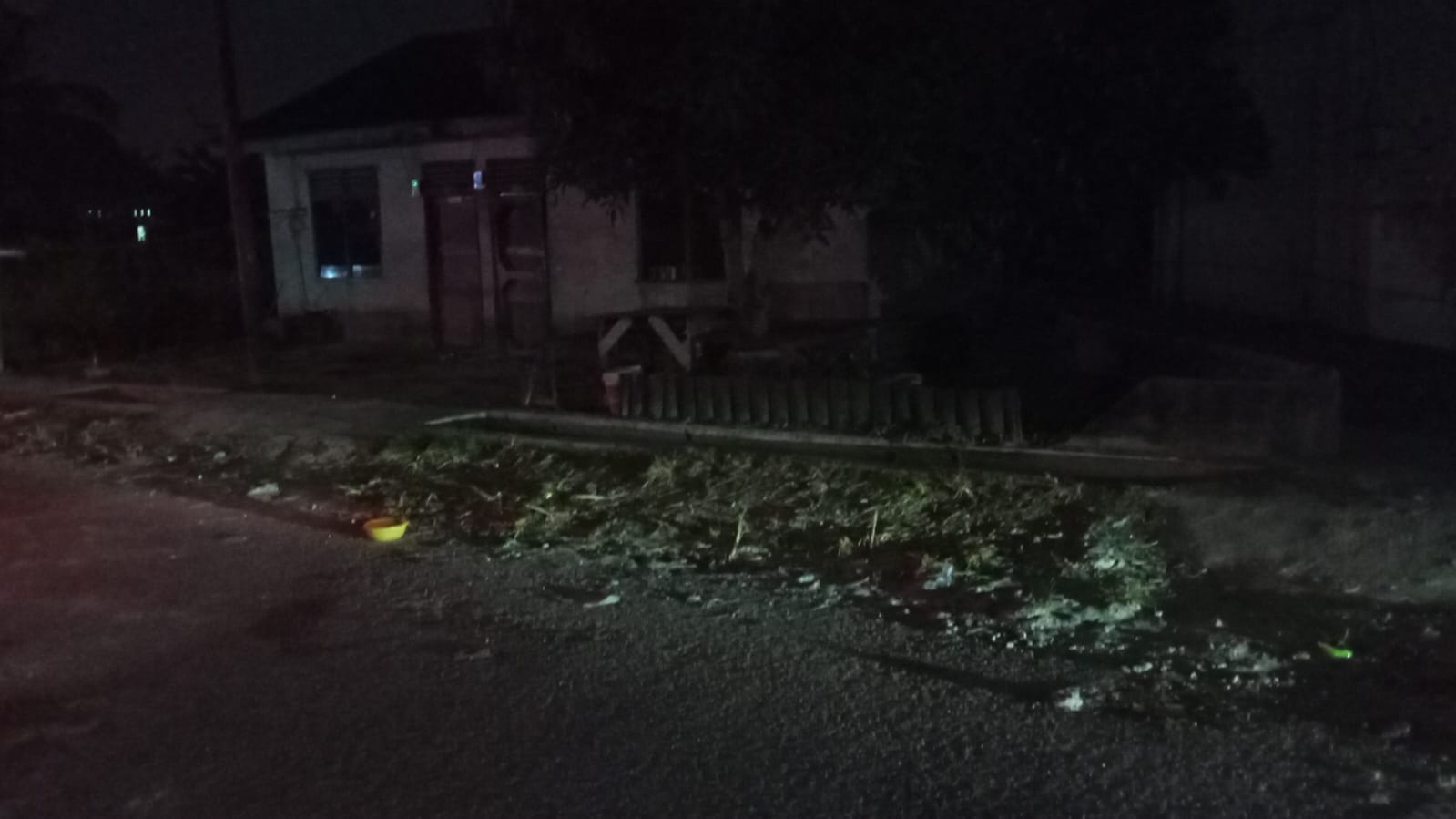 Mati lampu di lingkungan warga di Jalan AMD 7, Kecamatan Limapuluh, Kota Pekanbaru (foto/ist)