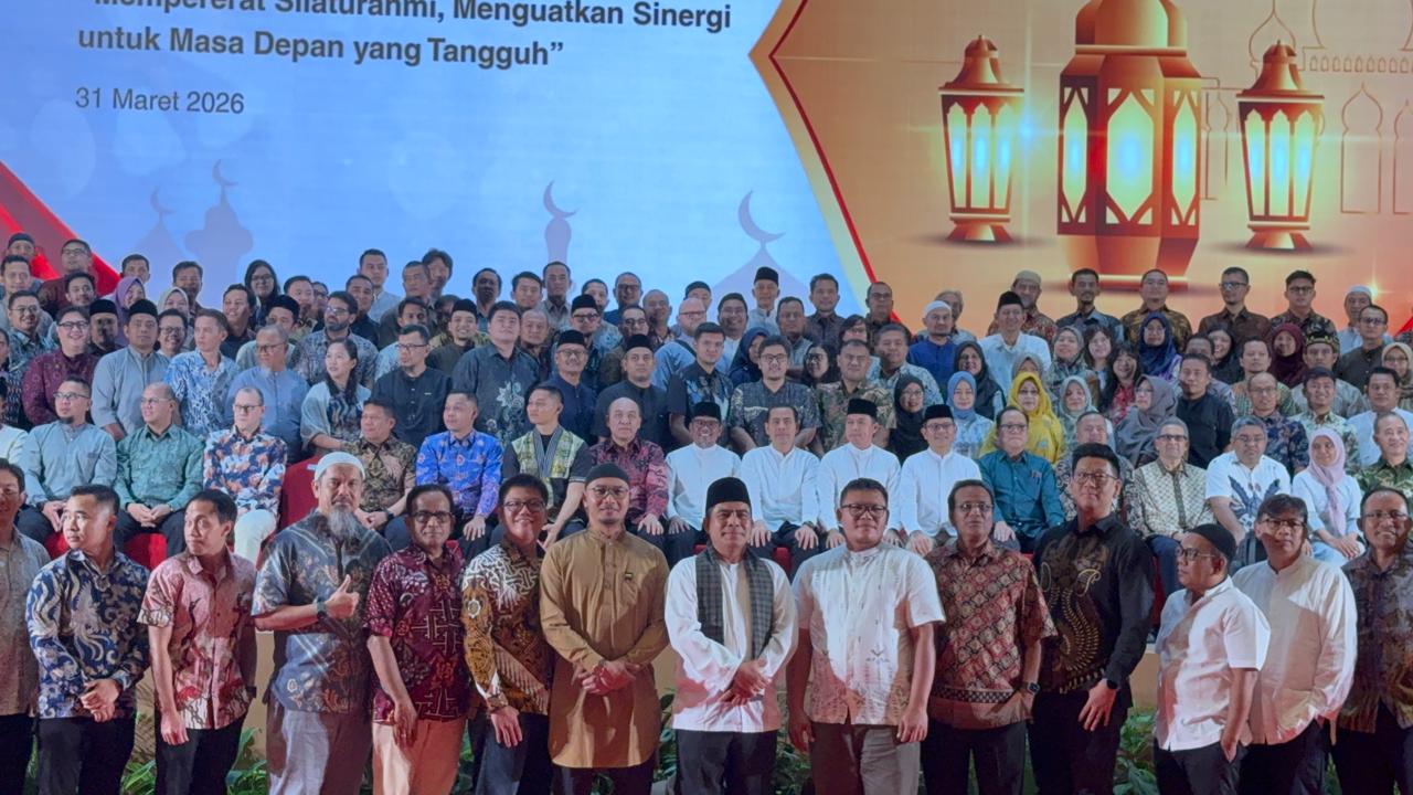 Bupati Zukri bersama Wabup Husni menghadiri halalbihalal APRIL Group di RGE Community Center Riau, Komplek Pangkalan Kerinci (foto/Andy)