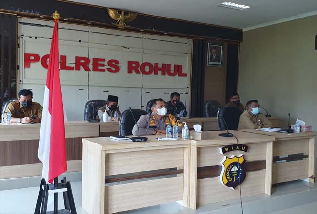 Rakornas Pengendalian Karhutla, Kapolres dan Fokopimda Rohul bersama Gubenur dan Kapolda Riau.