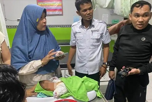 Bayi berusia sepekan ditemukan menangis di semak pinggir Jalan Lintas Pekanbaru–Bangkinang (foto/tribun)