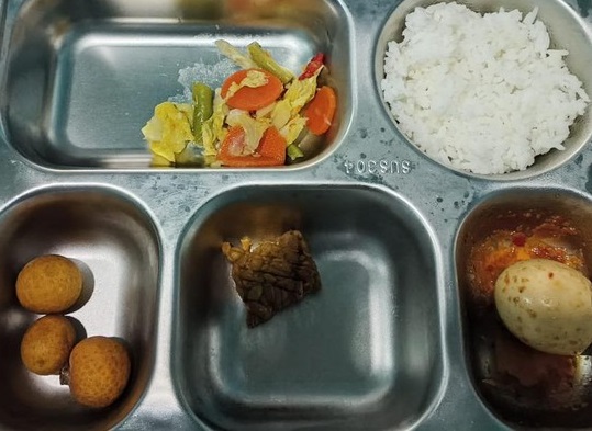 Menu Makanan Bergizi Gratis (MBG) yang dikonsumsi siswa di Anambas sebelum diduga menyebabkan keracunan massal. (Foto: dok Dinkes)