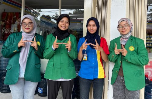 Mahasiswa Prodi Hubungan Masyarakat kunjungi Indomaret di Jalan Putri Tujuh, Pekanbaru (foto/ist)
