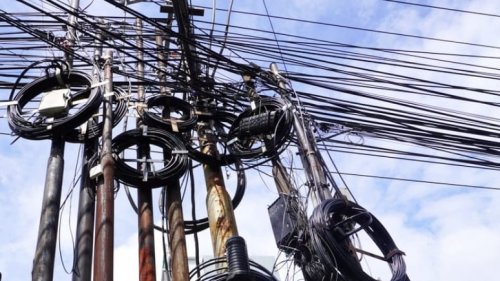 DPRD Pekanbaru desak Pemko segera tanam kabel semrawut.(ilustrasi/int)