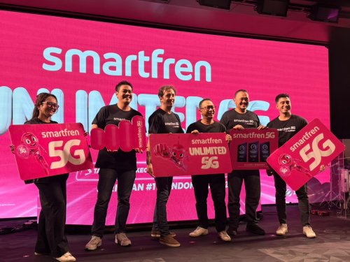 Jajaran manajemen SMARTFREN XLSMART dalam acara Media Update 5G SMARTFREN Unlimited di Bali, Denpasar, Sabtu (15/8/2026).(foto: istimewa)
