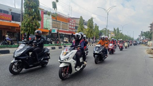 Convoy Merdeka 2026 puluhan bikers komunitas Honda Pekanbaru.(foto: barkah/halloriau.com)