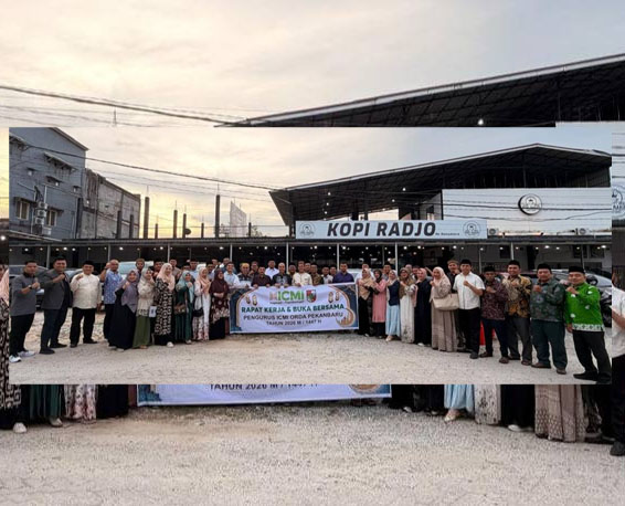 Foto bersama Pengurus ICMI Kota Pekanbaru usai pelaksanaan Raker ICMI Orda Pekanbaru di Radjo Kopi.