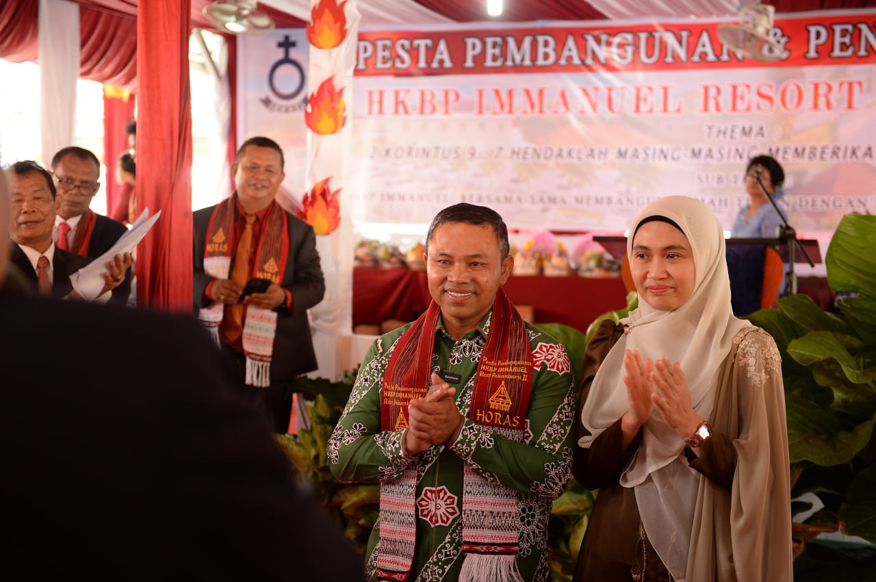 Gubri Abdul Wahid menghadiri acara Pesta Pembangunan dan Pengadaan Lahan Gereja HKBP Immanuel Ressort Pekanbaru II (foto/ist)