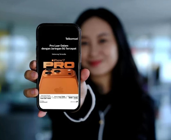 Telkomsel memfokuskan strategi pre-order iPhone 17 pada penawaran paket bundling senilai Rp777.000, yang memberikan layanan 24 bulan senilai Rp2.109.000 kepada pelanggan. Foto: Telkomsel
