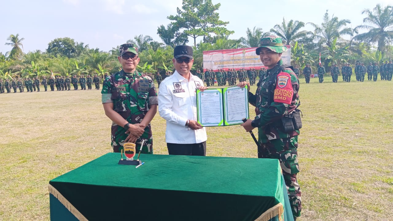 Pembukaan TMMD Ke-125 Kodim 0321/Rohil ditandai dengan upacara bersama di Pekaitan (foto/afrizal)