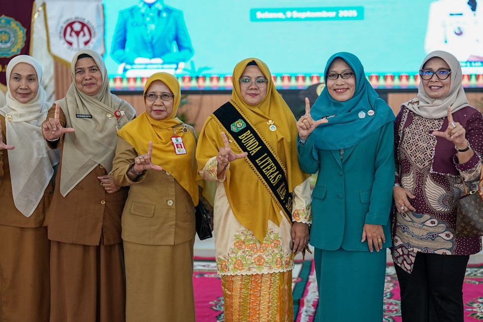 Bupati Siak, Afni dikukuhkan jadi Bunda PAUD dan Literasi Siak (foto/diana)
