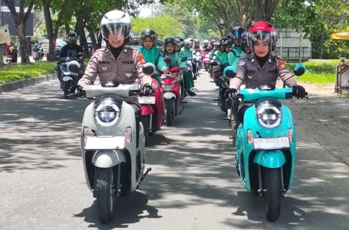 Kegiatan Zen on Wheels diikuti pelajar dan komunitas Honda Scoopy Pekanbaru dalam momen Hari Kartini.(foto: istimewa)