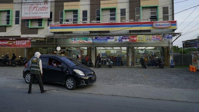 Parkir 24 jam di ritel modern Pekanbaru dikeluhkan warga (foto/tribunpekanbaru)