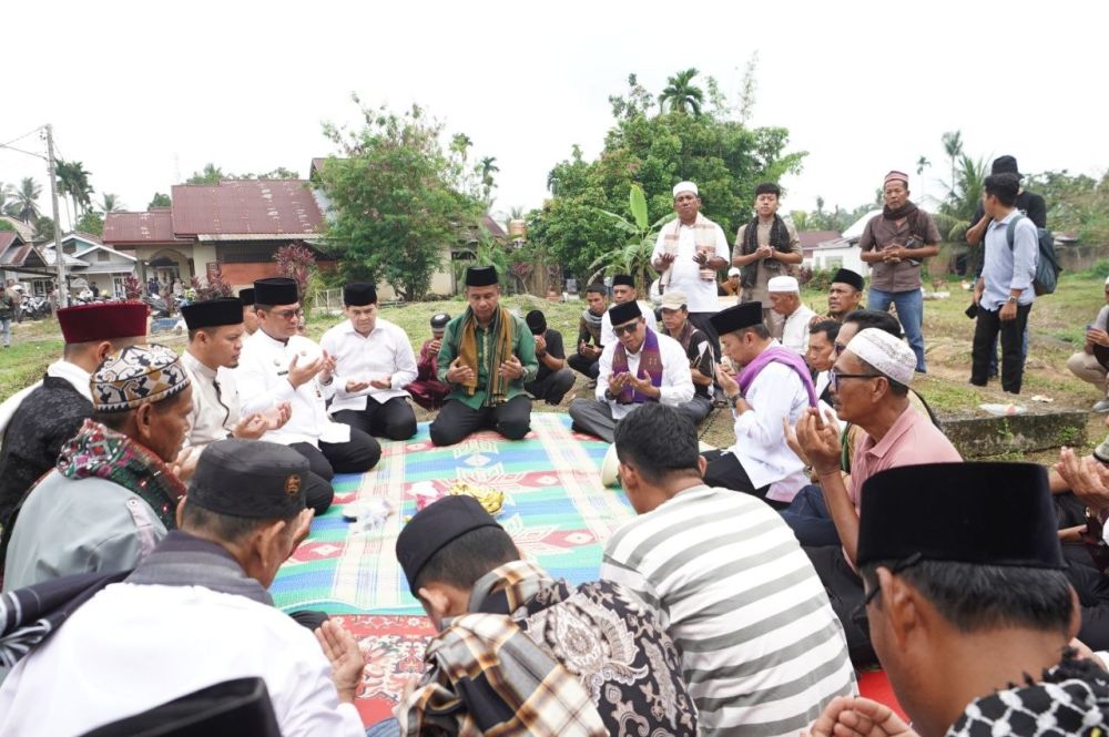 Sekda Riau, Syahrial Abdi ikut berbaur di perayaan Aghi Ayo Onam (foto/ist)