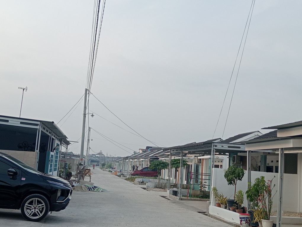 Warga keluhkan kabut asap menyelimuti Pekanbaru pagi ini (foto/mimi)