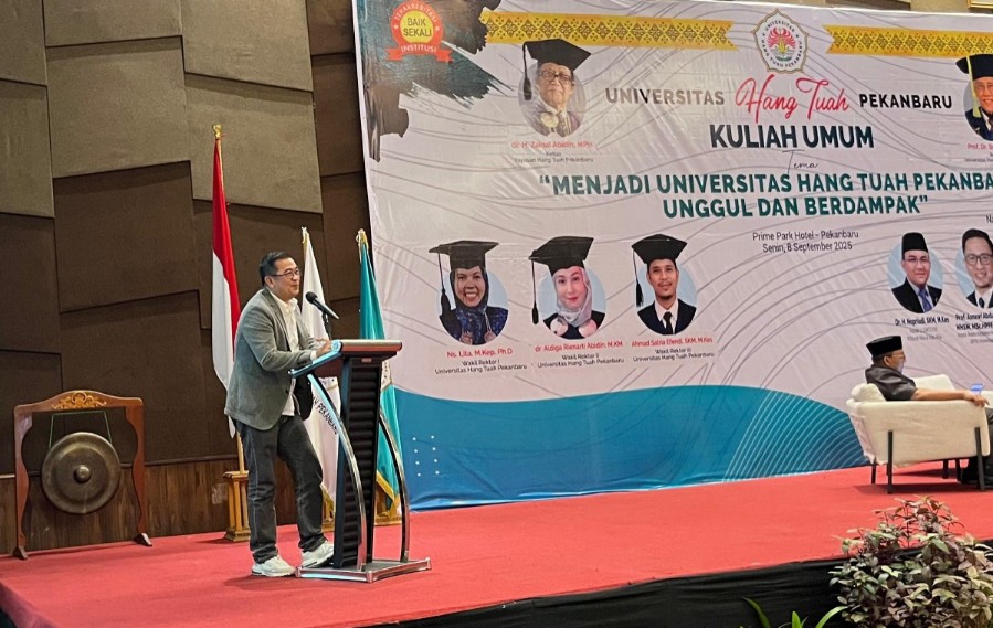 Ketua PWI Riau, Raja Isyam isi kuliah umum Universitas Hang Tuah Pekanbaru (foto/Mg1)