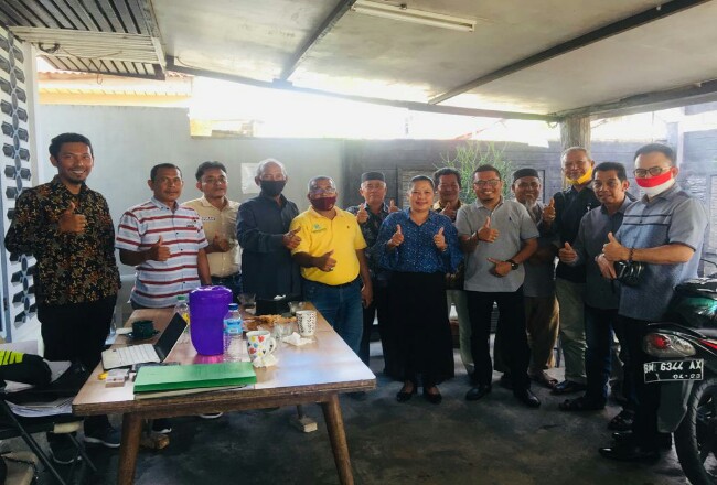 Pengurus Koperasi BBDM kubu Suwito Pranolo foto bersama.