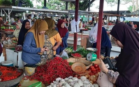 Harga cabai merah keriting di Pekanbaru sempat melonjak (foto/tribunpekanbaru)