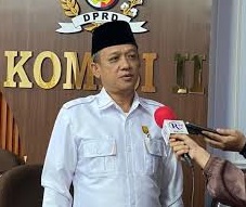 Ketua Komisi II DPRD Pekanbaru, Zainal Arifin, SE, MH.