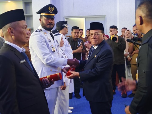 Bupati Rokan Hilir, Bistaman, melantik 41 pejabat baru, termasuk Pejabat Pimpinan Tinggi Pratama dan Administrasi.