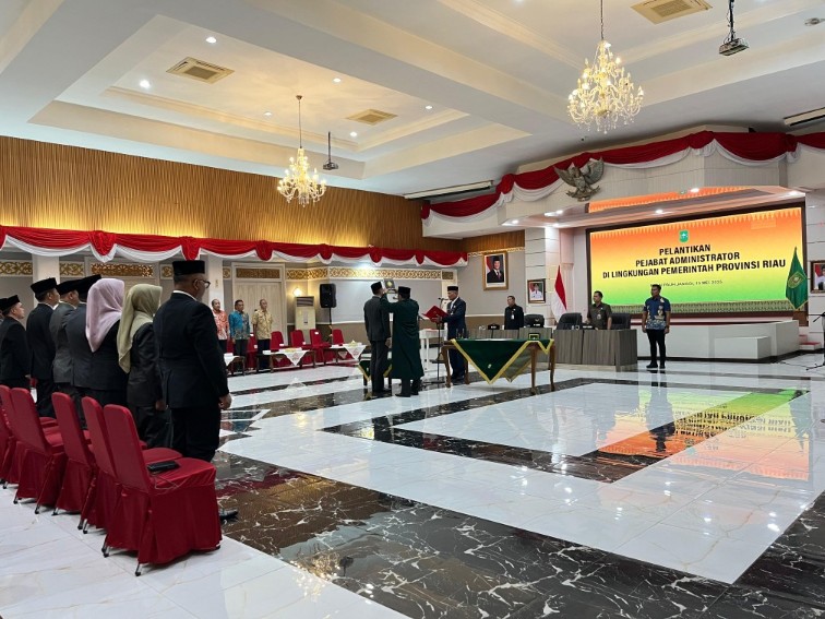 30 pejabat administrator Pemprov Riau dilantik (foto/yuni)
