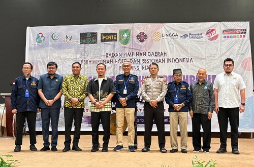 Walikota Pekanbaru dan para tokoh industri di Pekanbaru hadiri pembukaan Rakerda II BPD PHRI Riau 2026.(foto: mimi/halloriau.com)