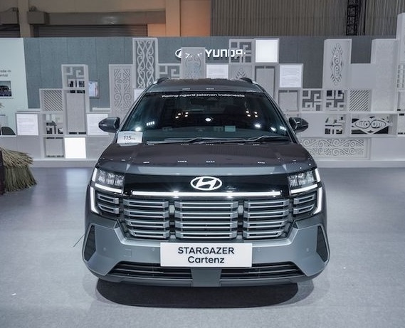 Hyundai STARGAZER Cartenz dipamerkan di ajang GIIAS 2025.
