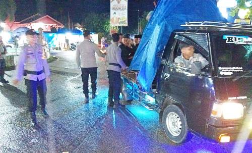 Kegiatan pengamanan pawai malam takbiran Idulfitri 2025 di Simpang Kanan.(foto: afrizal/halloriau.com)