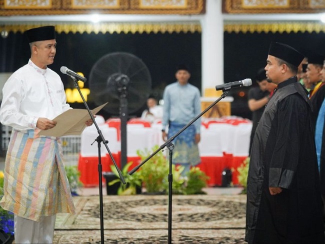 Pj Sekdaprov Riau M Job Kurniawan melantik Dewan Hakim MTQ ke-43 Tingkat Provinsi Riau, di Kabupaten Bengkalis, Jumat 27 Juni 2025.