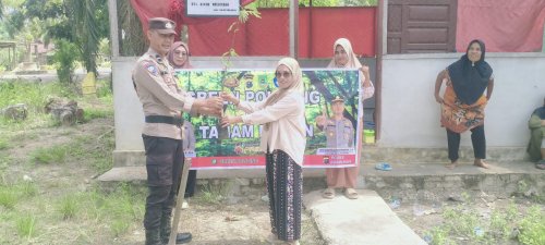 Polisi di Rimba Melintang gelar sosialisasi green policing dan penanaman pohon (foto/int)