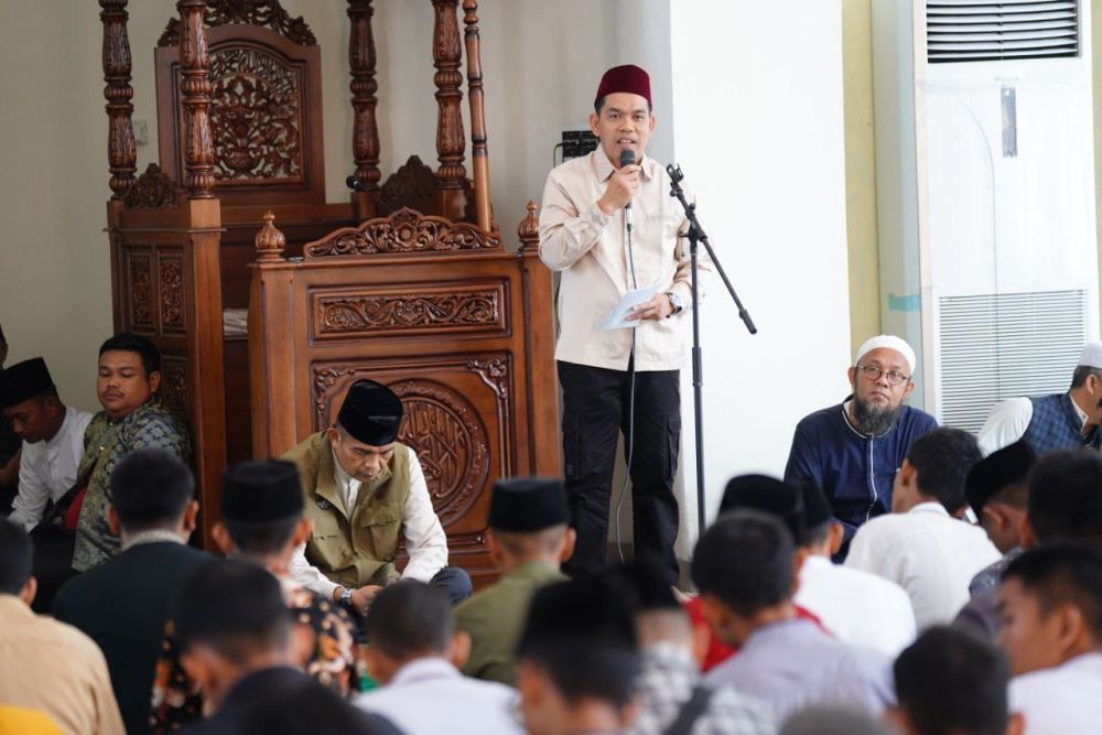 Kadisdik Riau, Erisman Yahya resmi meluncurkan program Pembinaan Pelajar Riau dengan metode Spritual Quotient Training (foto/Yuni)