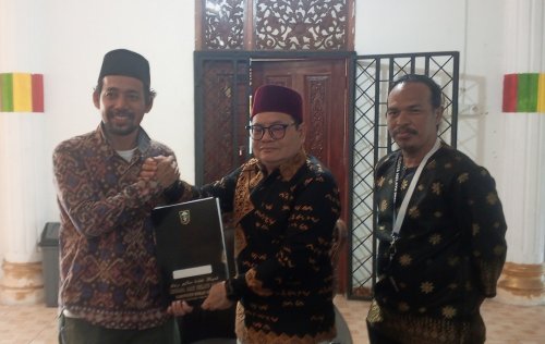 Ketua DPH LAMR Rohil, Jufrizan bersama ketua panitia pembekalan adat Melayu, Adhar Syam.(foto: afrizal/halloriau.com)