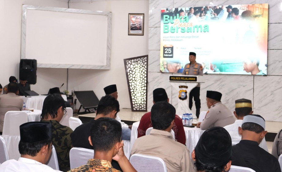 Ramadan penuh berkah, Polres Pelalawan santuni anak yatim dan rangkul insan pers (foto/Andy)