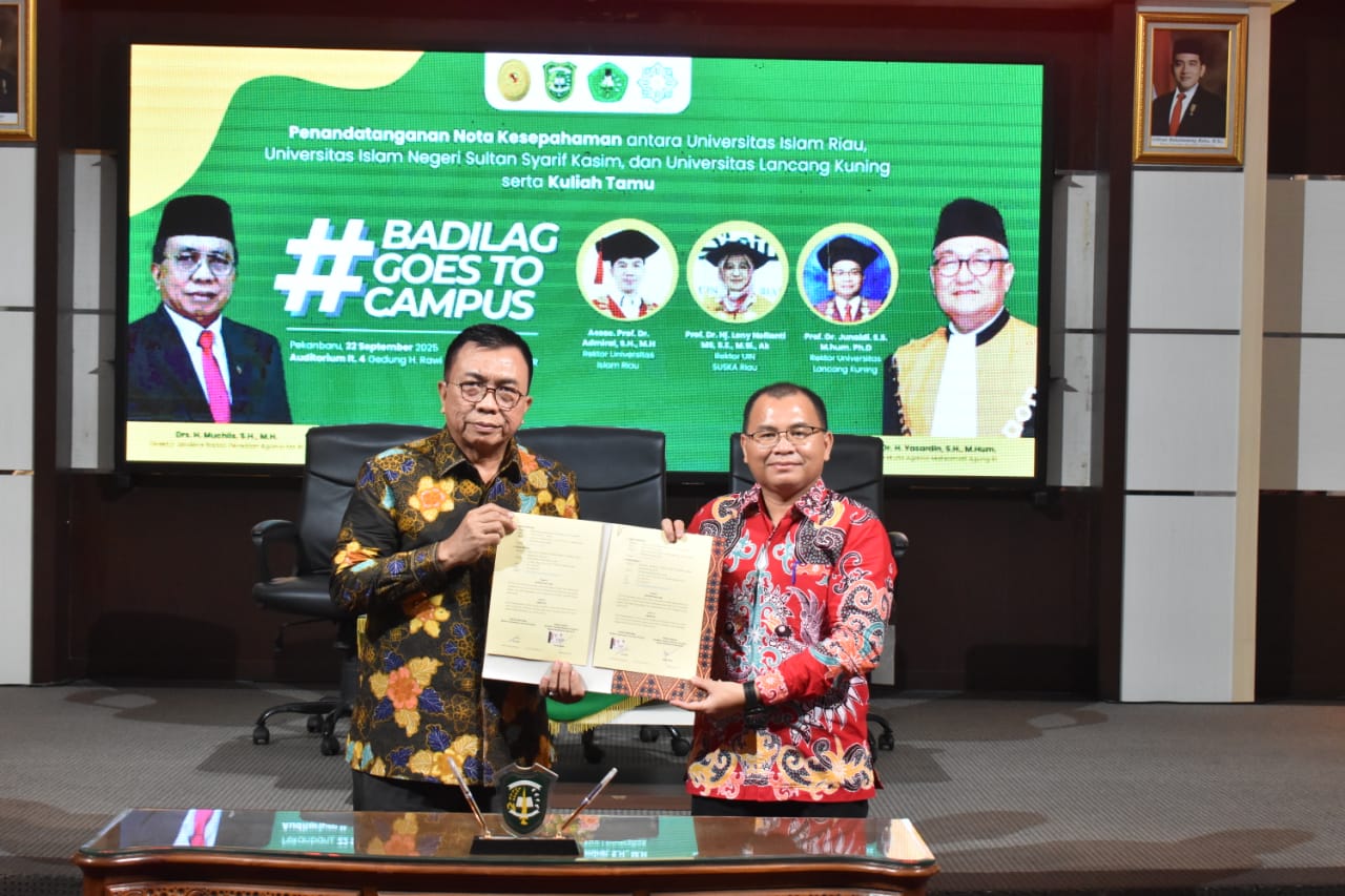 Rektor Unilak Riau, Prof Dr Junaidi teken kerja sama strategis dengan Dirjen Badilag Mahkamah Agung RI (foto/ist)