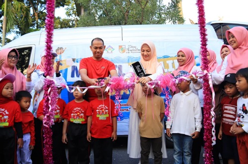 Bunda PAUD Pekanbaru, Sulastri Agung resmikan mobil AMAN.(foto: dini/halloriau.com)