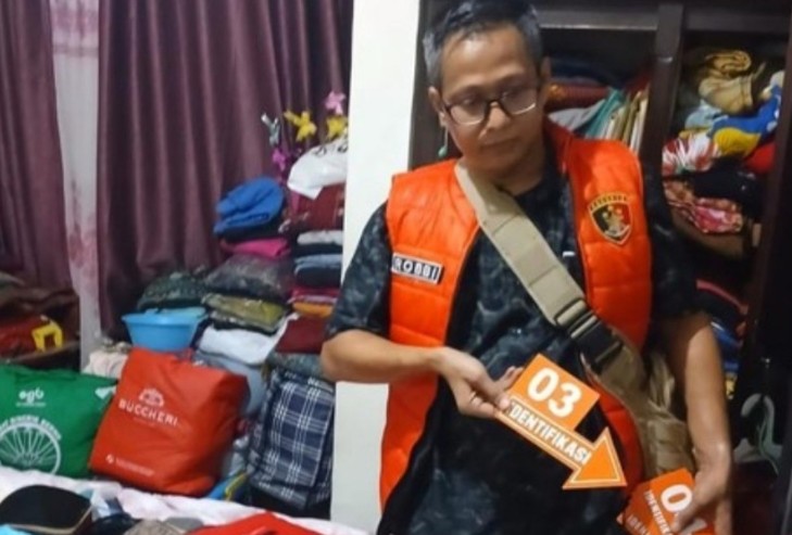 Mantan menantu terekam CCTV di kasus pembunuhan tragis seorang IRT di Rumbai, Pekanbaru (foto/detik)