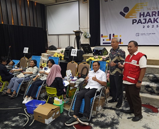 Baksos donor darah yang dilaksanakan Ikatan Keluarga Persaudaraaan Tionghoa Bengkalis (IKPTB) bersama Kantor Wilayah Direktorat Jenderal Pajak (Kanwil DJP) Riau. 