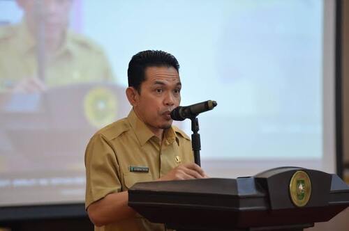 Plt Kadisdik Riau, Erisman Yahya. (Foto: int)