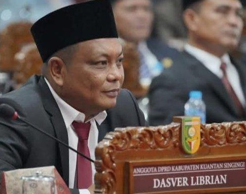 Ketua Fraksi Gerindra DPRD Kuantan Singingi, Dasver Librian.