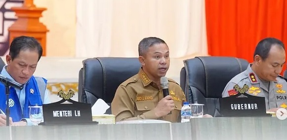 Gubernur Riau, H. Abdul Wahid.
