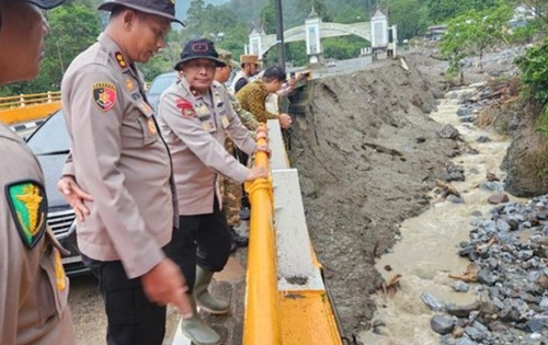 Wakapolda Riau, Brigjen Andrianto Jossy turun ke lokasi pencarian Ipda Angga yang hilang (foto/ist)