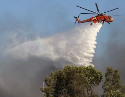 Heli water boombing padamkan karhutla.(ilustrasi/int)