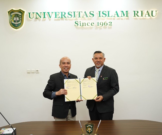 Penandatanganan MoU antara Universitas Islam Riau (UIR) dan Universiti Teknologi MARA (UITM) Perlis Malaysia sebagai langkah memperkuat kerjasama internasional di bidang pendidikan.
