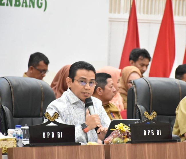 Anggota Komisi VII DPR RI Fraksi PKS Hendry Munief MBA.
