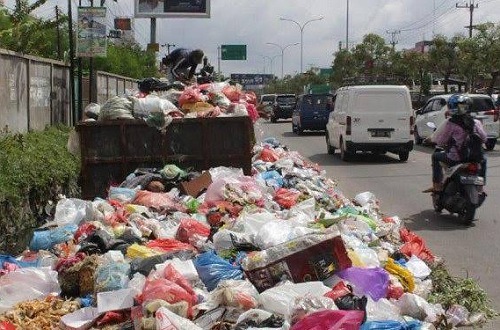 Sampah menumpuk di Pekanbaru.(ilustrasi/int)