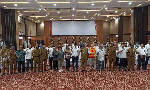 Sekdako Pekanbaru, Indra Pomi Nasution dan jajaran CPMU MSMIP, ADB, Balai PPW Riau dalam evaluasi pembangunan IPAL Kota Pekanbaru.(foto: rahmat/halloriau.com)