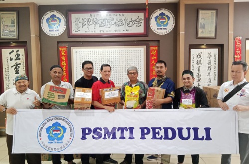 PSMTI Riau salurkan bantuan untuk korban bencana di Solok, Sumbar.(foto: istimewa)