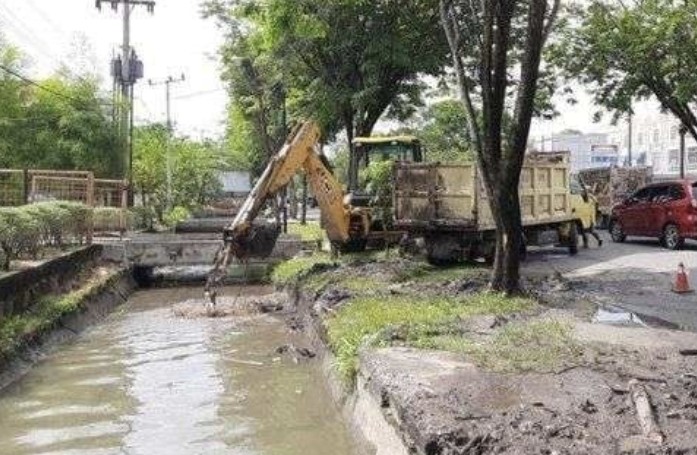 Pemko Pekanbaru menargetkan normalisasi 900 kilometer drainase pada 2026 (foto/ist)
