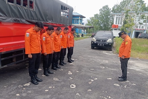 Lima personel SAR Rohil diterjunkan bantu evakuasi korban banjir dan longsor ke Sumut (foto/Afrizal)